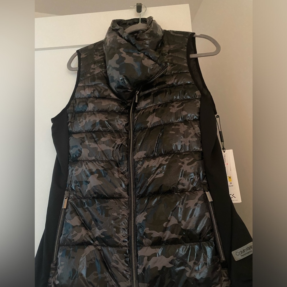 Calvin Klein Black & Gray Camo Quilted Puffer Vest